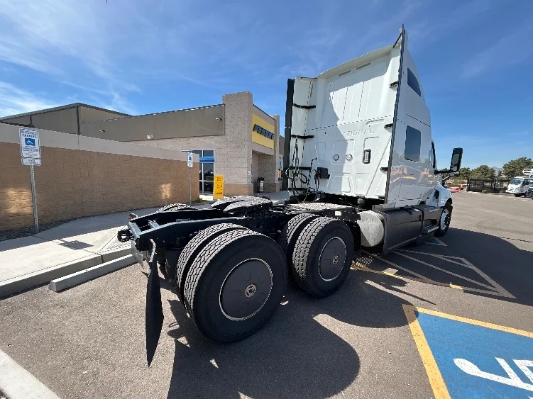 2023 International LT - image 7