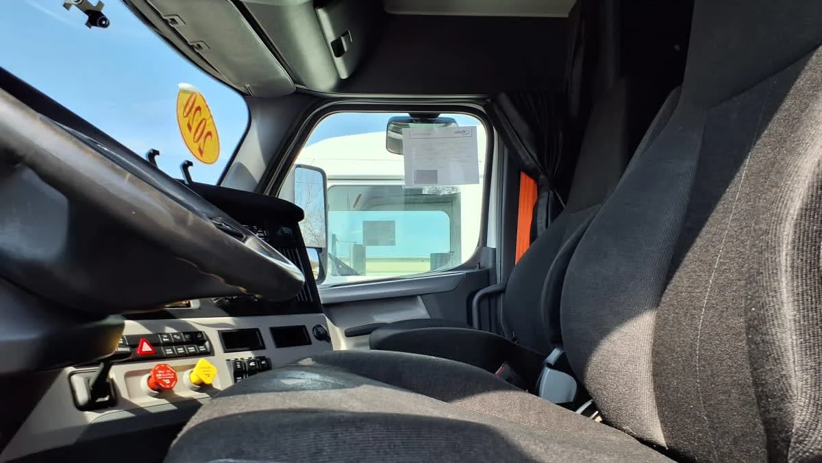 2020 Freightliner Cascadia in West Chester, OH — photo 7