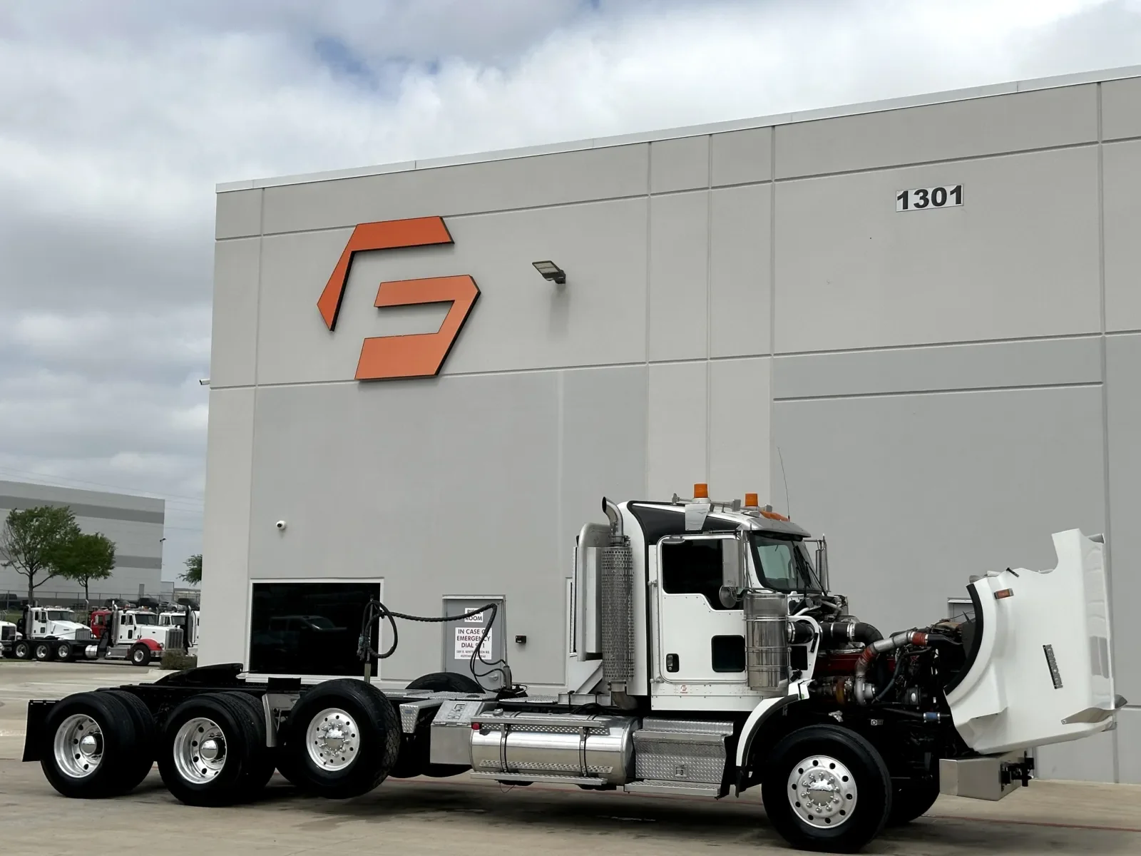 2007 Kenworth T800 - image 9