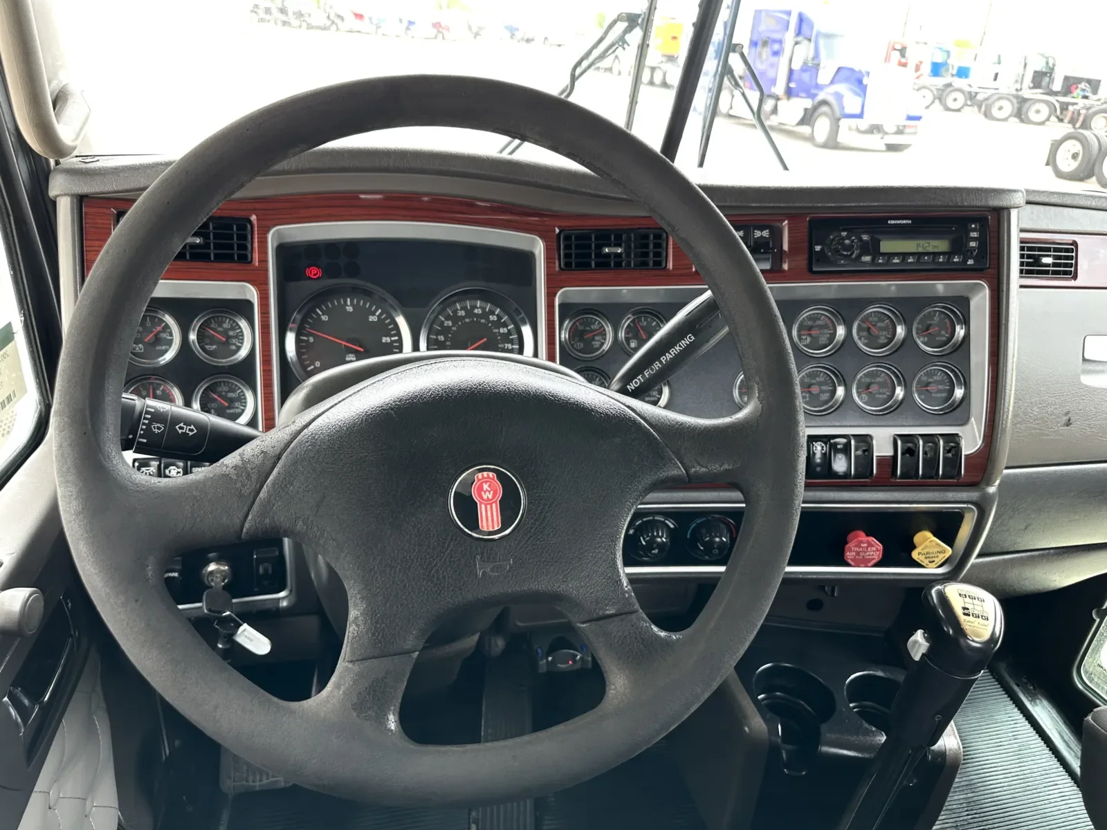 2007 Kenworth T800 - image 16