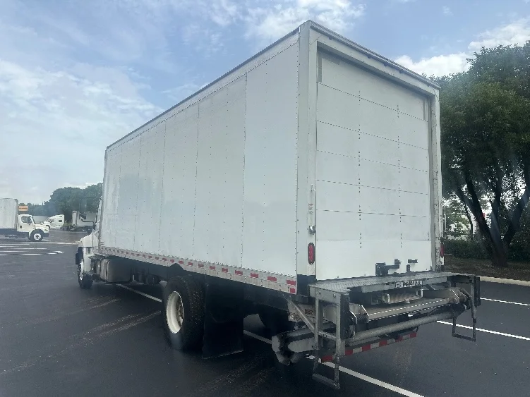 2020 Hino 268 in Medley, FL — photo 6