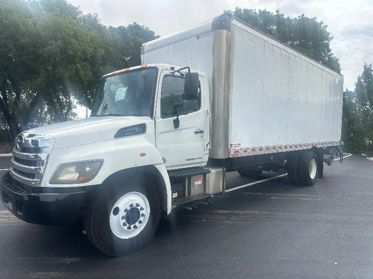 2020 Hino 268 in Medley, FL — photo 3
