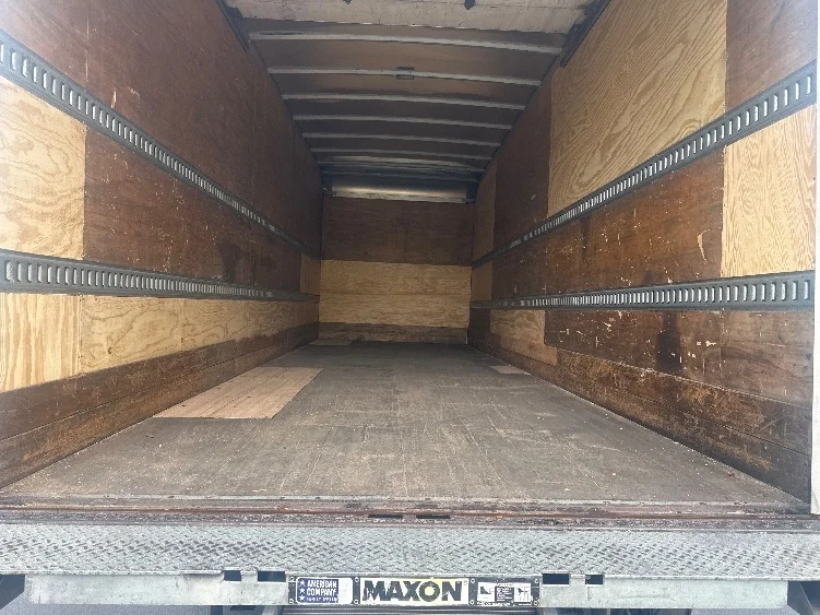 2020 Hino 268 in Medley, FL — photo 10