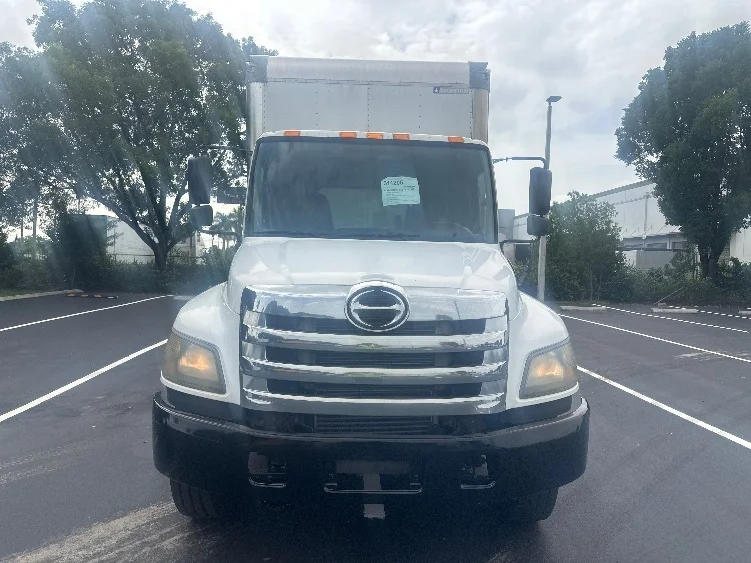 2020 Hino 268 in Medley, FL — photo 2