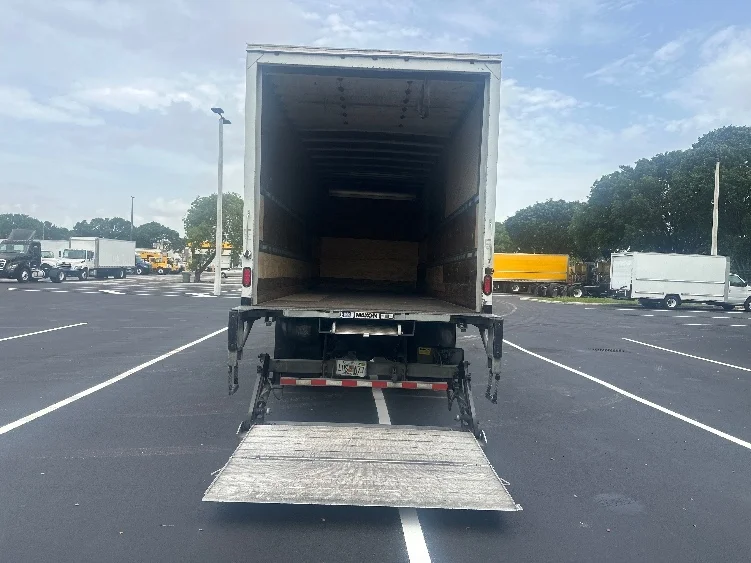 2020 Hino 268 in Medley, FL — photo 9