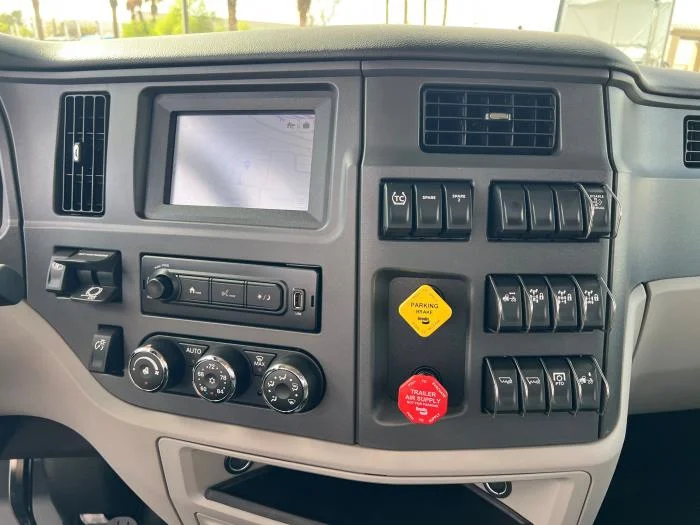 2026 Peterbilt 567 - image 12