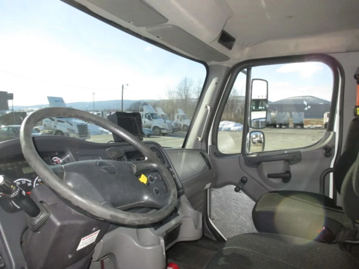 2015 Freightliner M2 106 - image 7