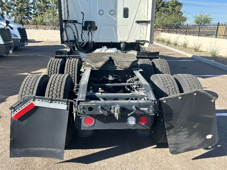 2023 International LT - image 6