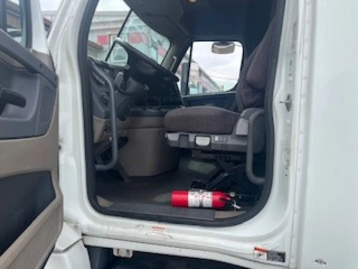 2019 Freightliner Cascadia in Kearny, NJ — photo 7