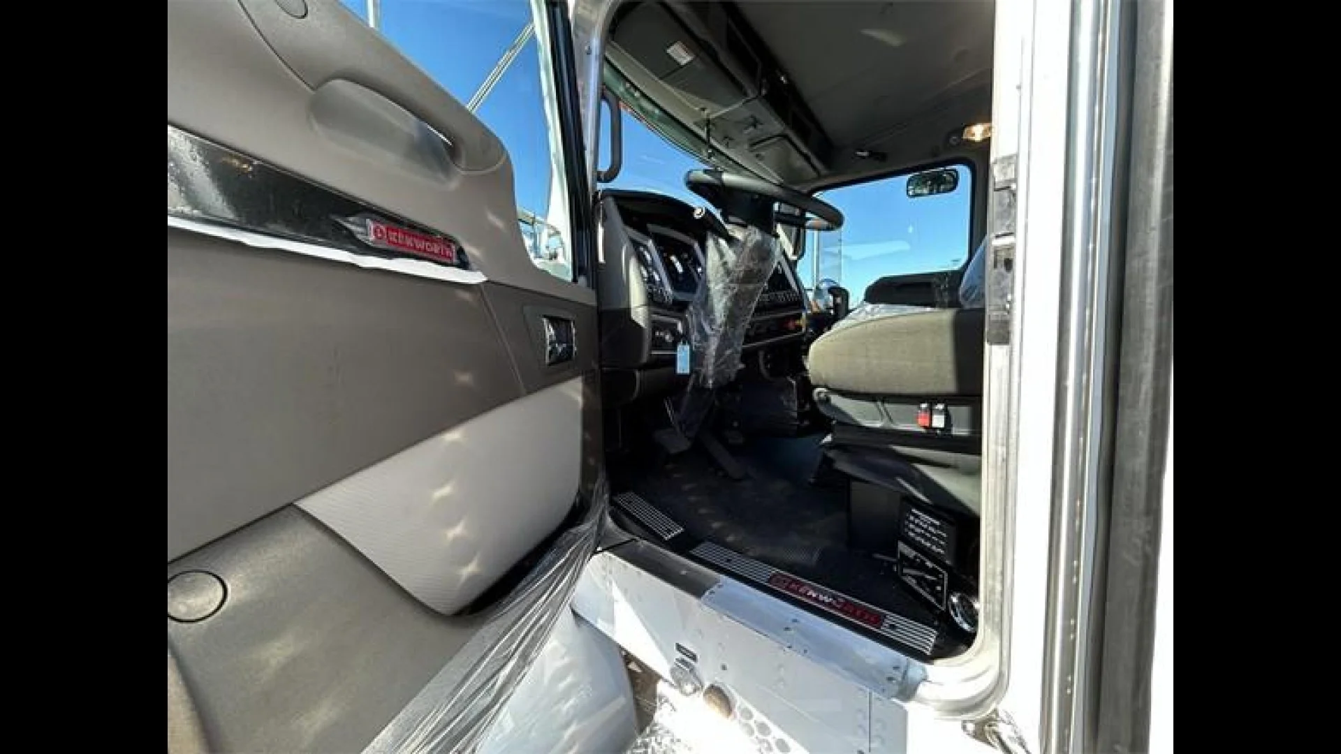 2026 Kenworth T800 in Fargo — photo 9