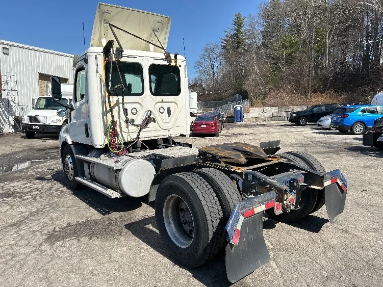 2019 Freightliner Cascadia in Auburn, MA — photo 5
