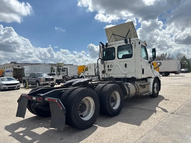 2019 Freightliner Cascadia in Hammond, LA — photo 7