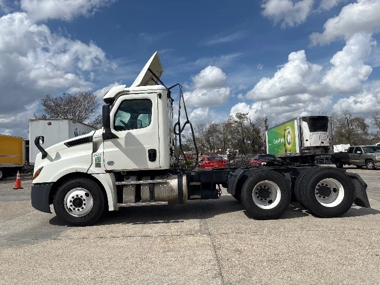 2019 Freightliner Cascadia in Hammond, LA — photo 4