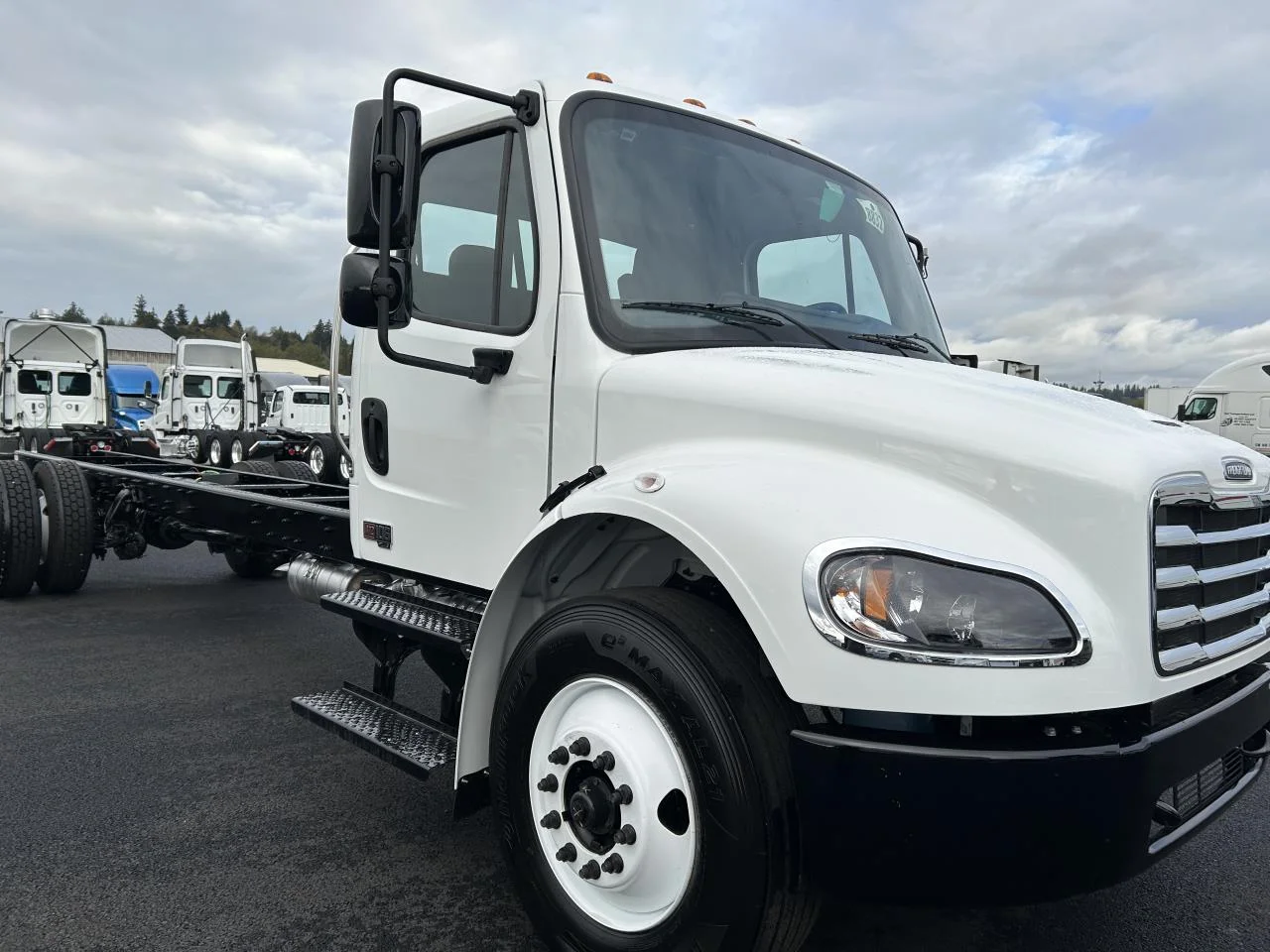 2025 Freightliner M2 106 in Pacific, WA — photo 4