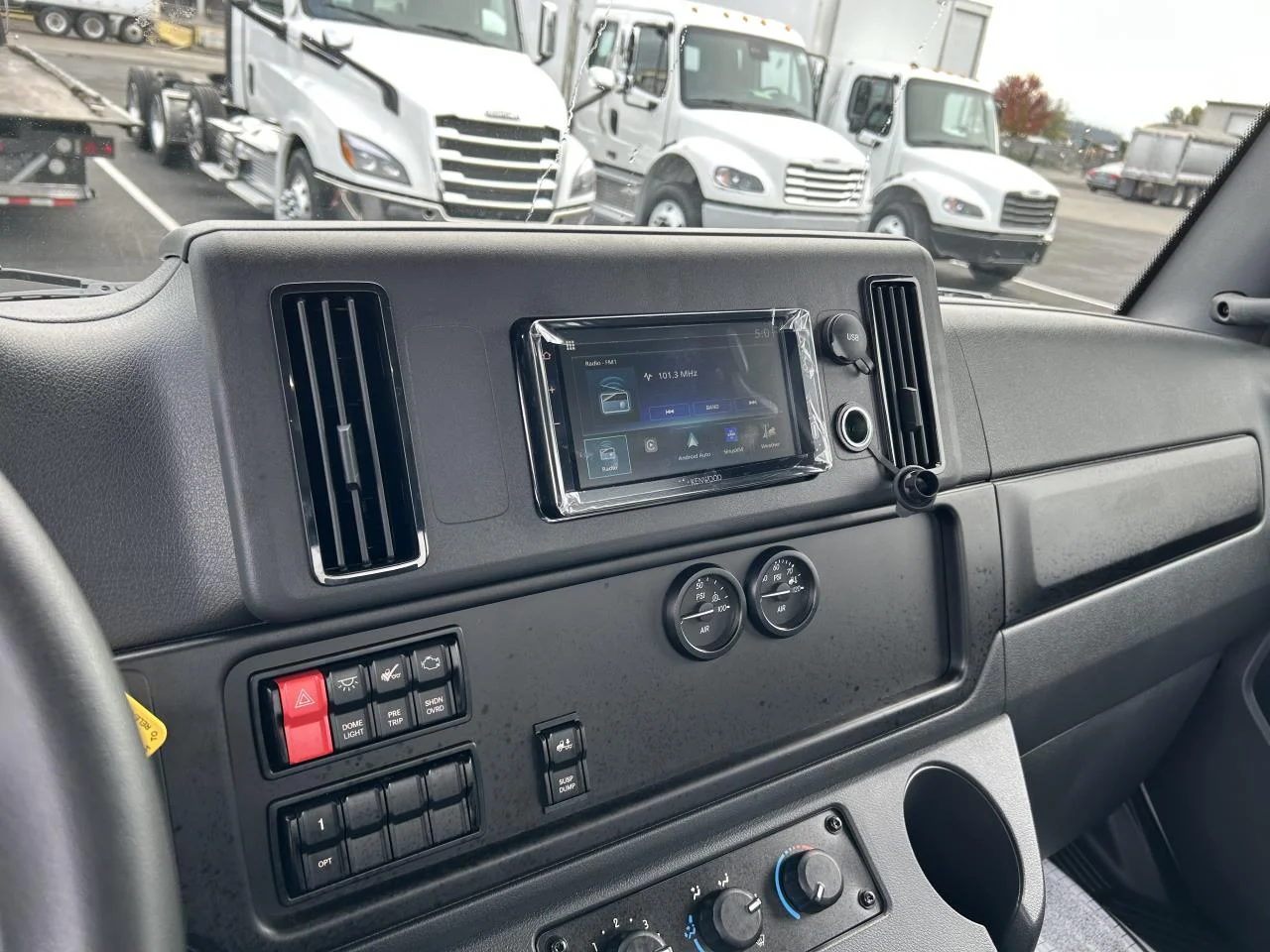 2025 Freightliner M2 106 in Pacific, WA — photo 7