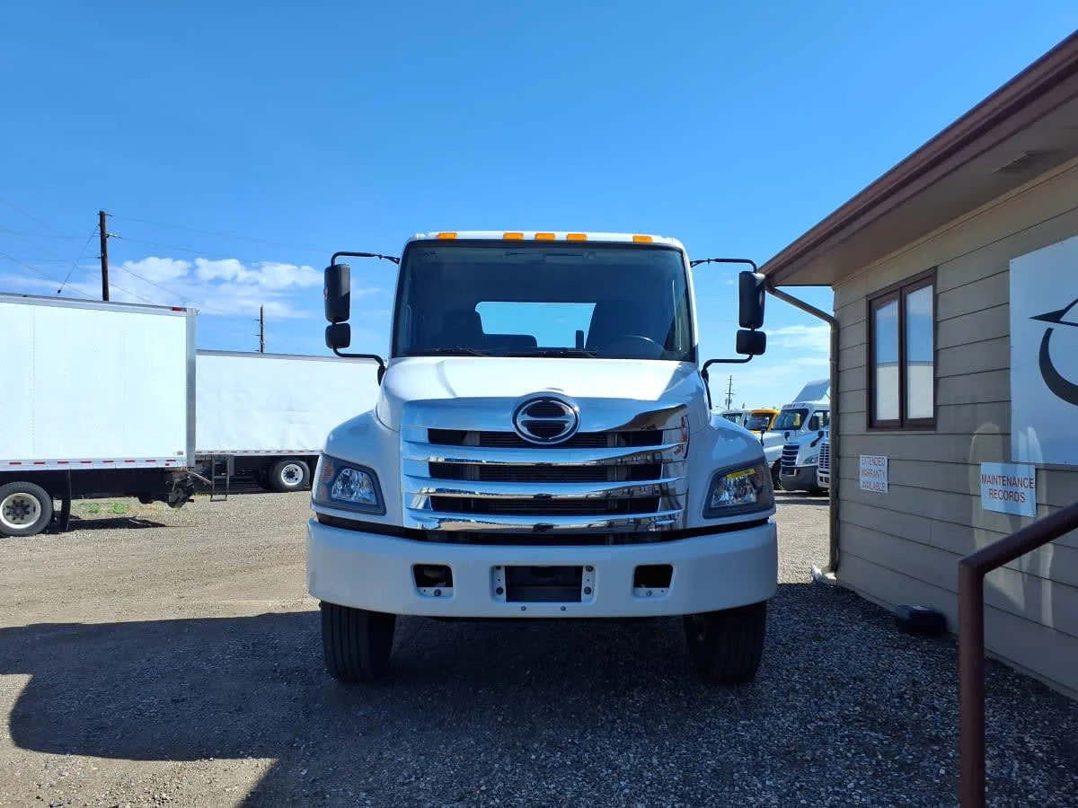 2017 Hino 268 in Commerce City, CO — photo 2