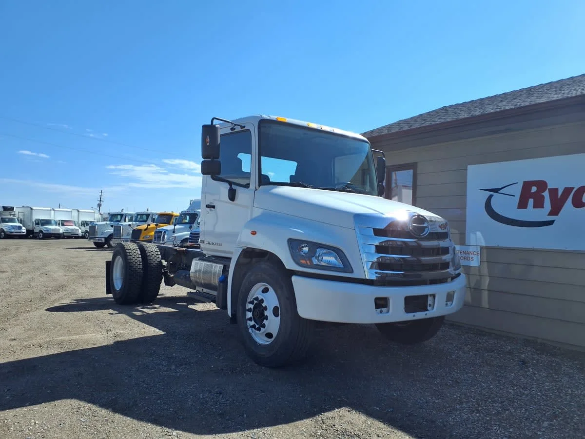 2017 Hino 268 in Commerce City, CO — photo 3