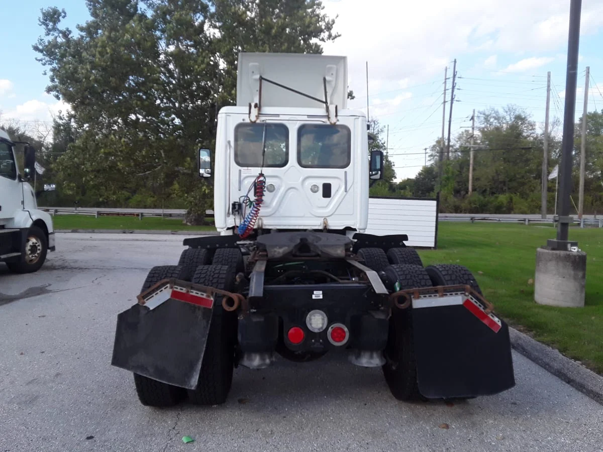 2017 Freightliner Cascadia - image 5