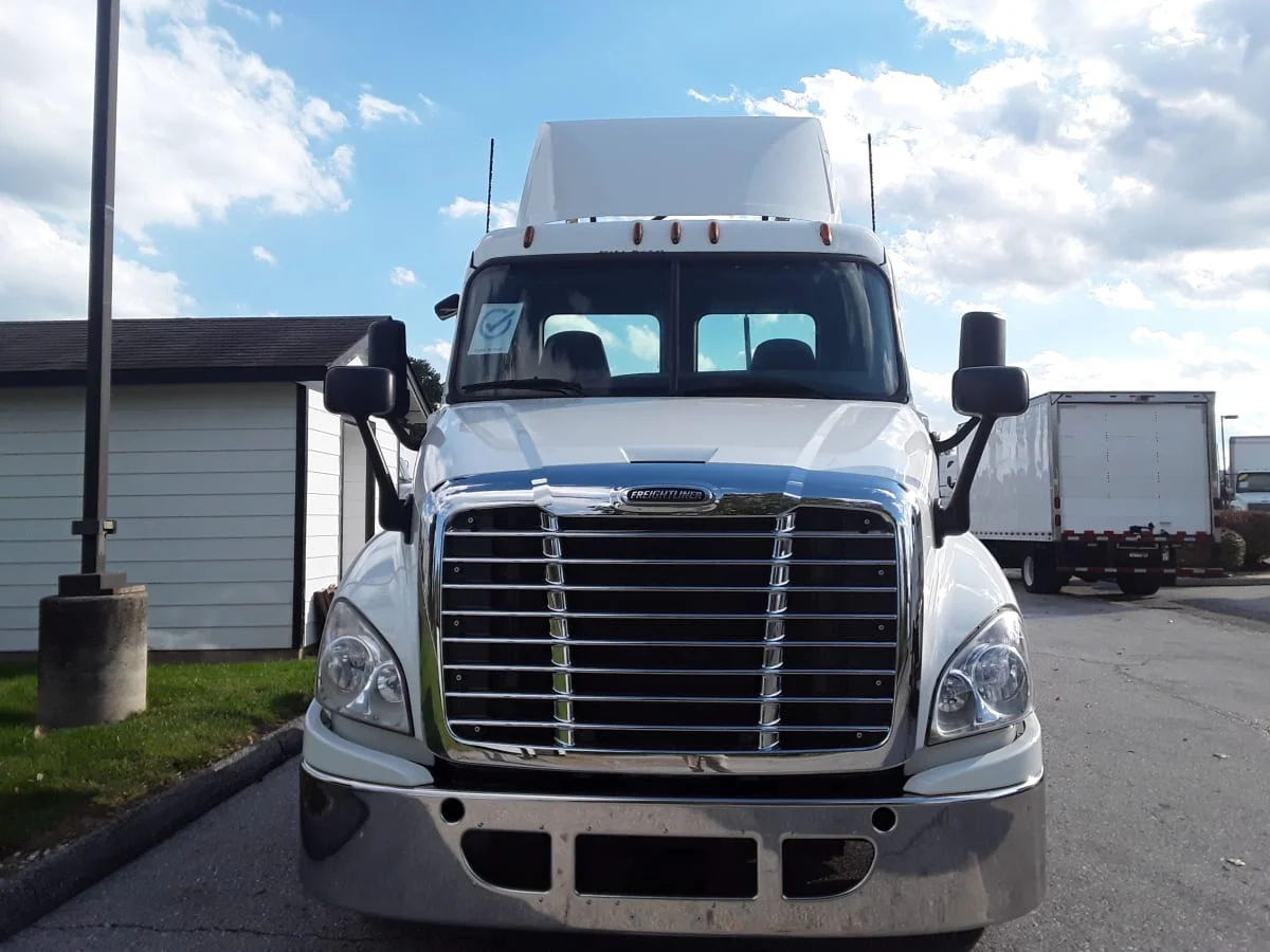 2017 Freightliner Cascadia in O'fallon, MO — photo 2