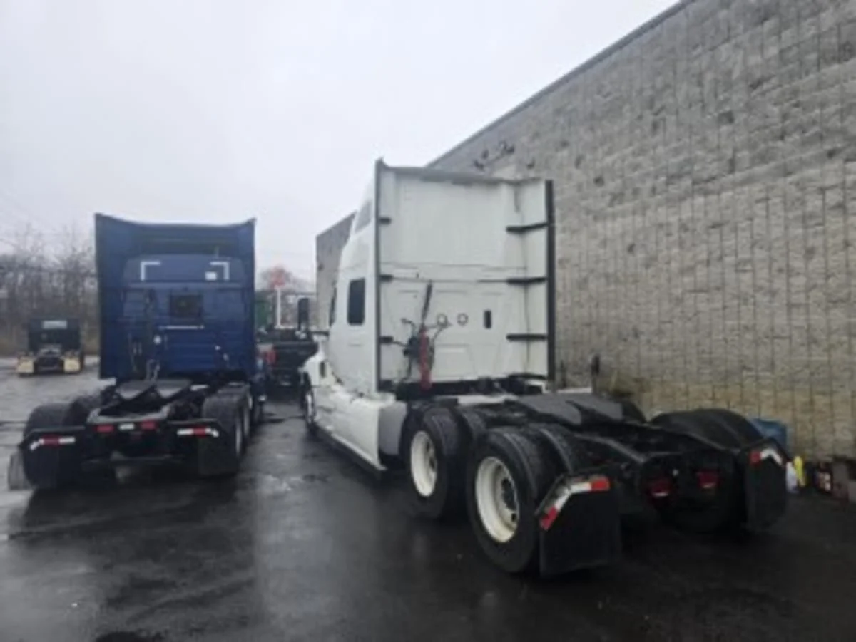 2020 International LT - image 6