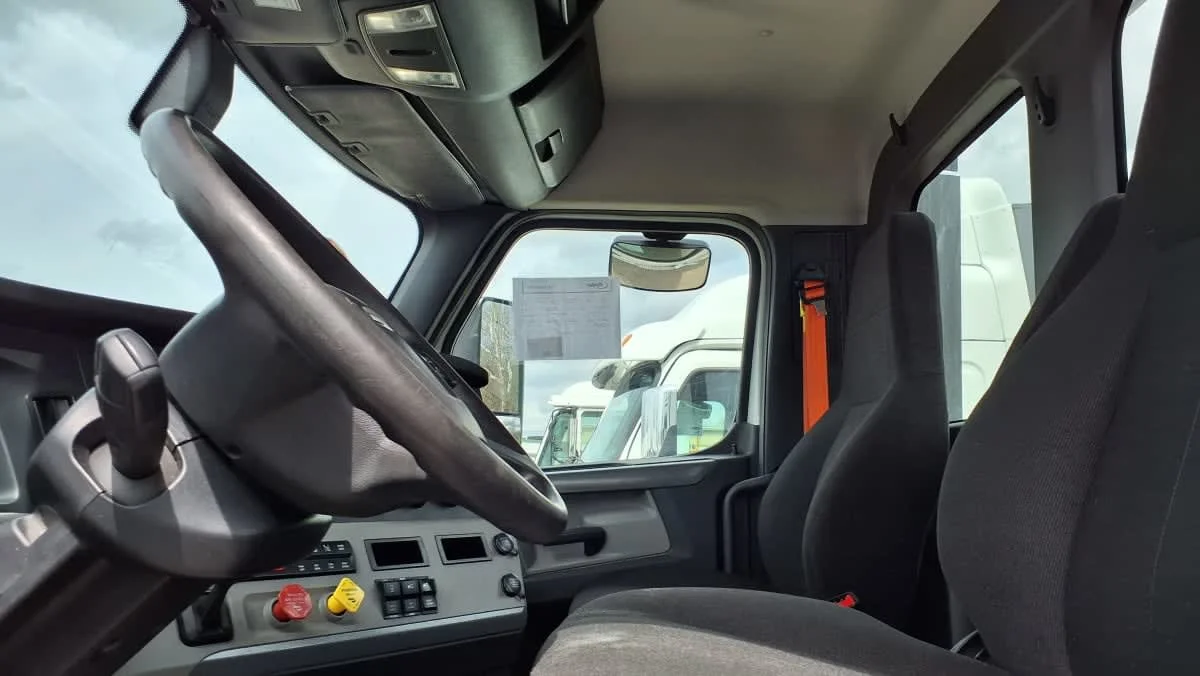 2020 Freightliner Cascadia in West Chester, OH — photo 7