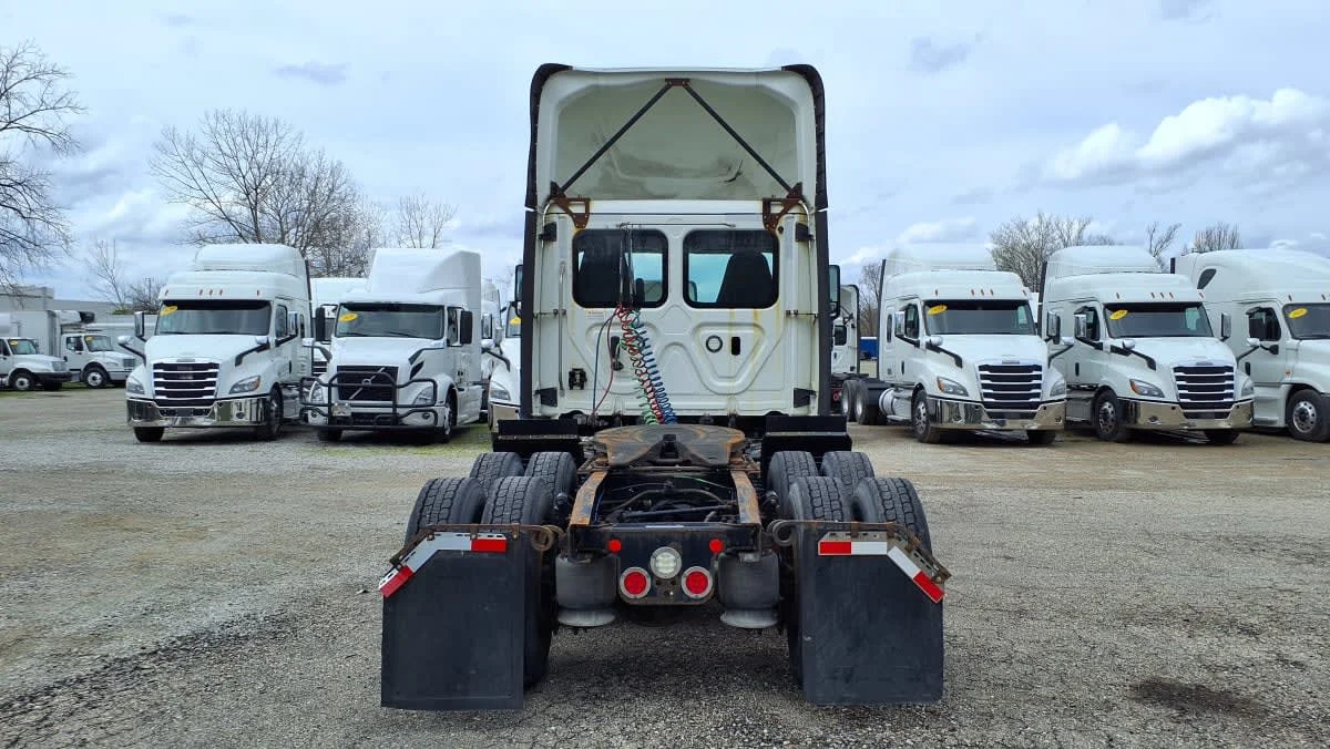 2020 Freightliner Cascadia in West Chester, OH — photo 5