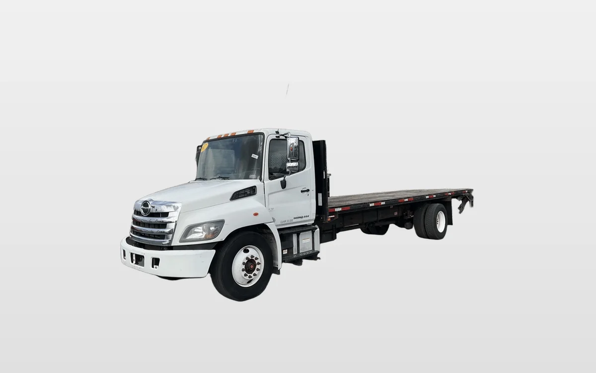 2017 Hino 338 - image 1