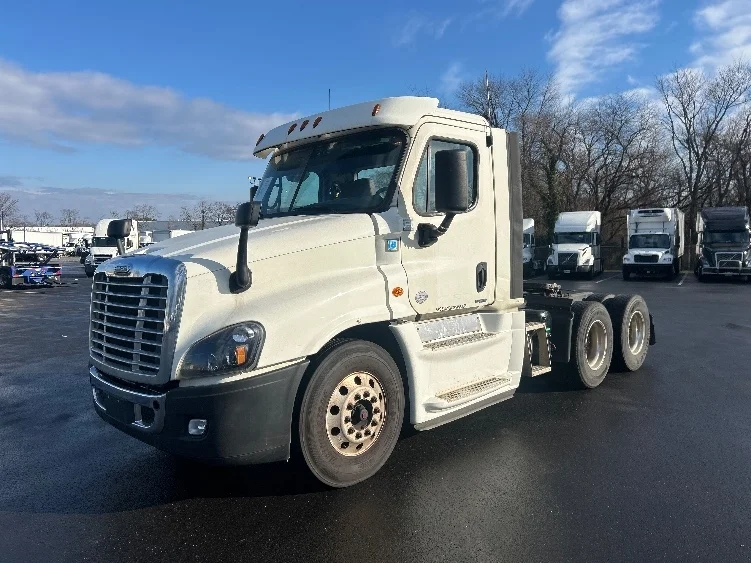 2019 Freightliner Cascadia in Pennsauken, NJ — photo 3