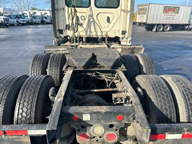 2019 Freightliner Cascadia in Pennsauken, NJ — photo 6