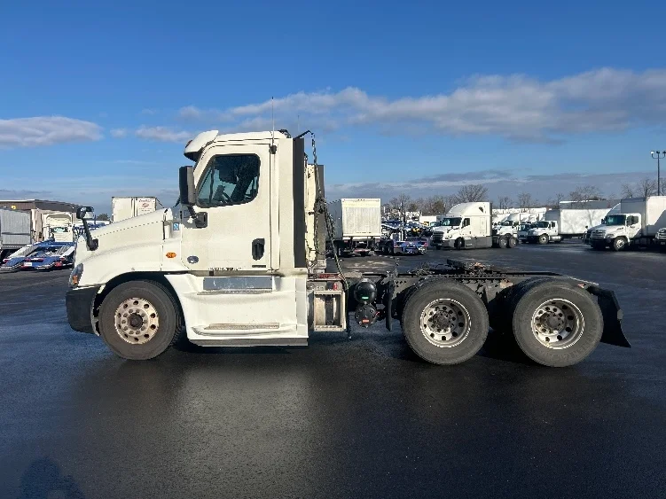 2019 Freightliner Cascadia in Pennsauken, NJ — photo 4