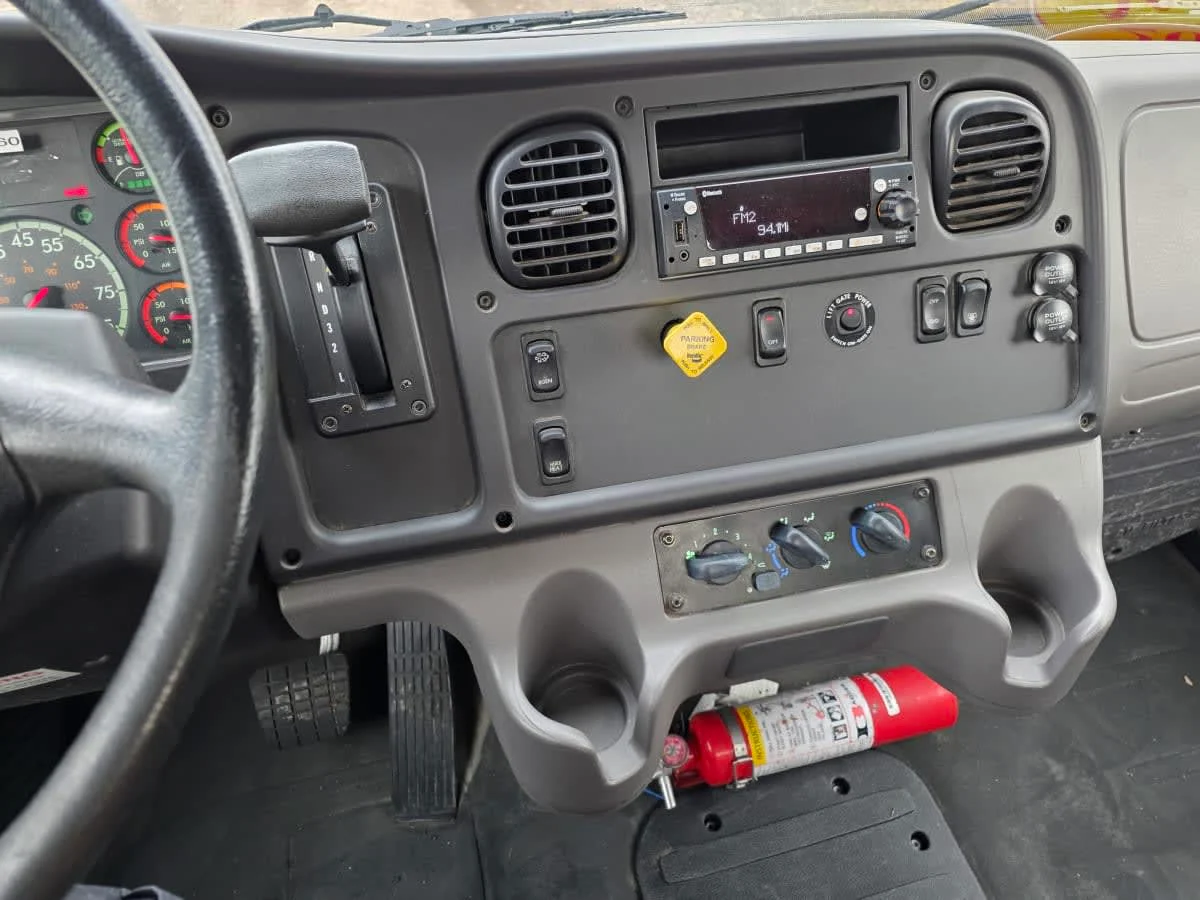 2016 Freightliner M2 106 - image 14