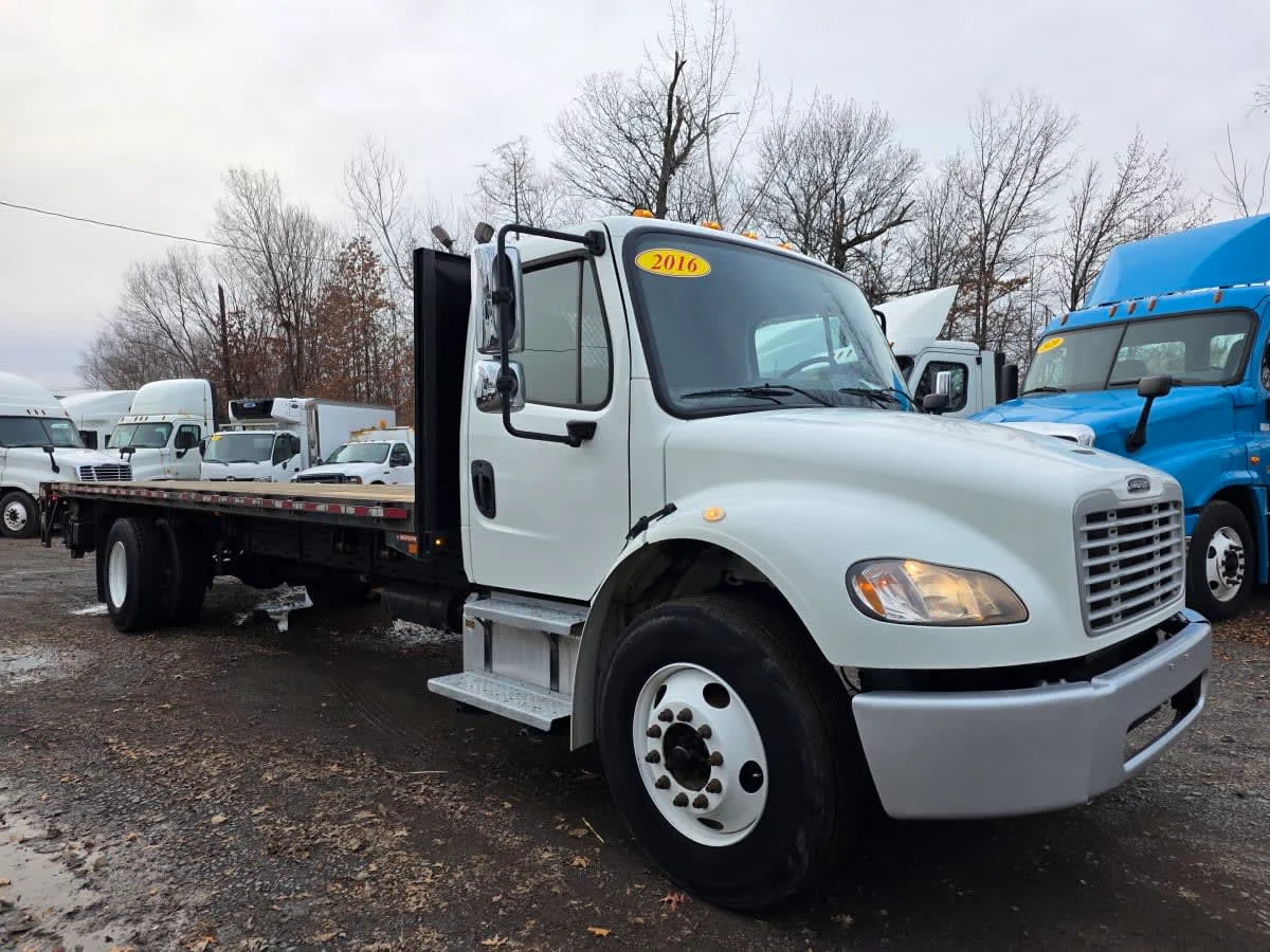 2016 Freightliner M2 106 - image 3