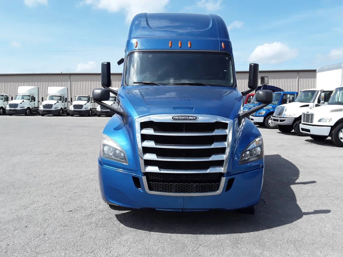 2020 Freightliner Cascadia - image 2
