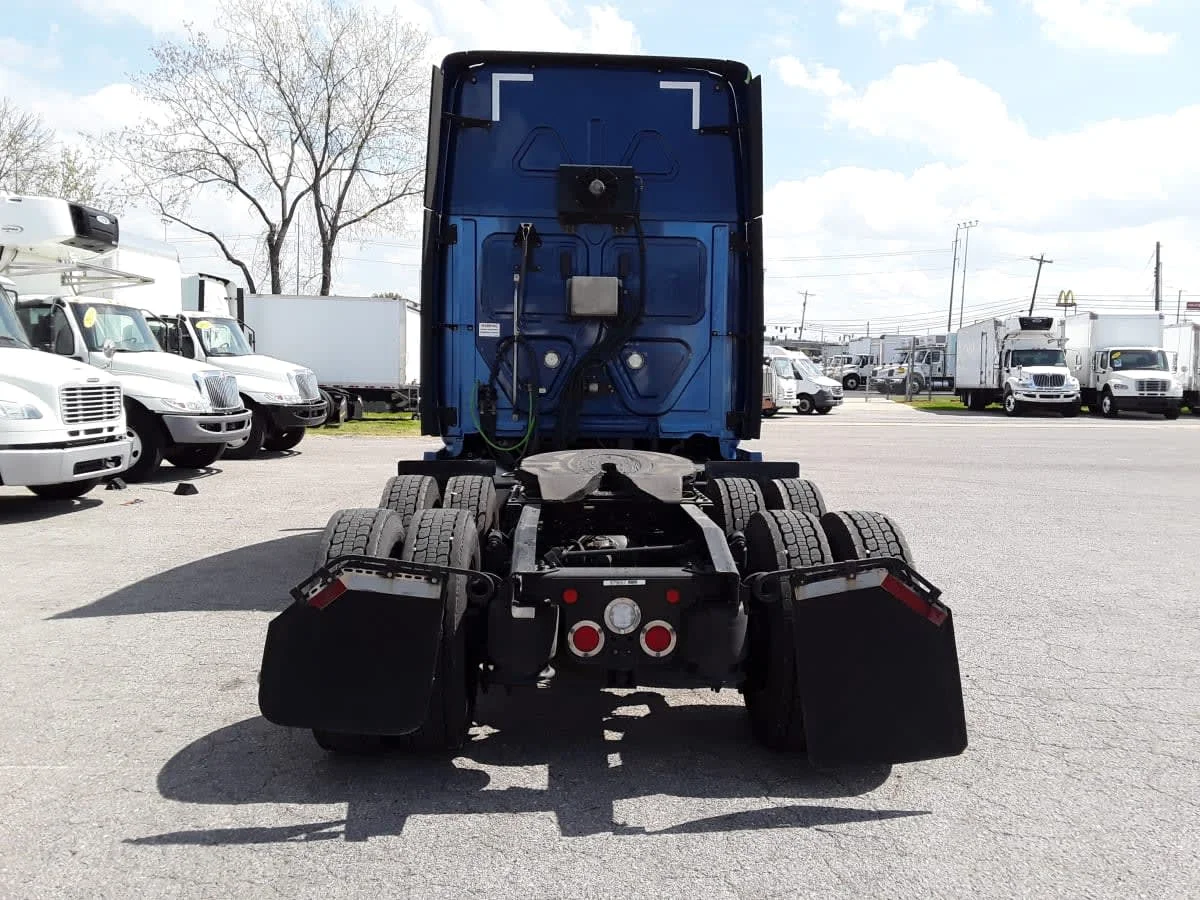 2020 Freightliner Cascadia - image 5