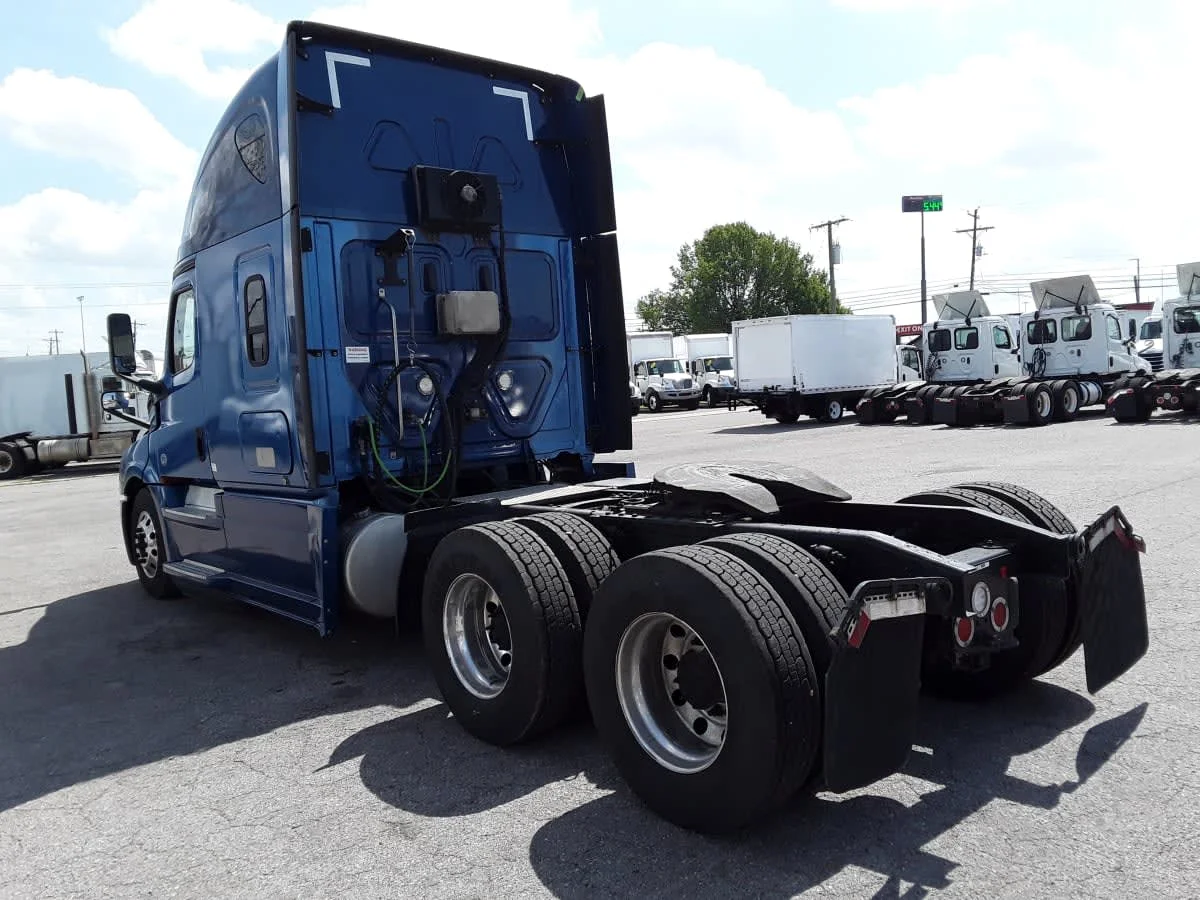 2020 Freightliner Cascadia - image 6