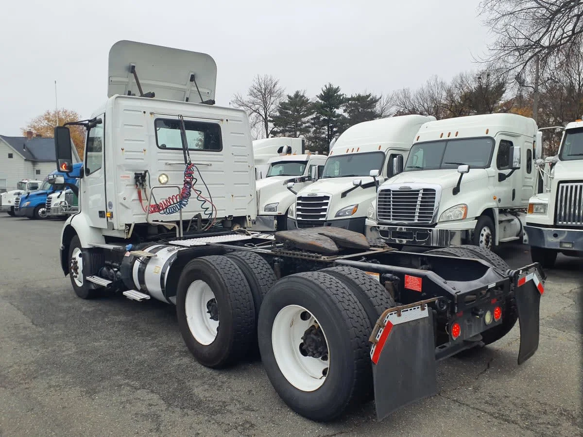 2019 Volvo VNL 860 - image 6
