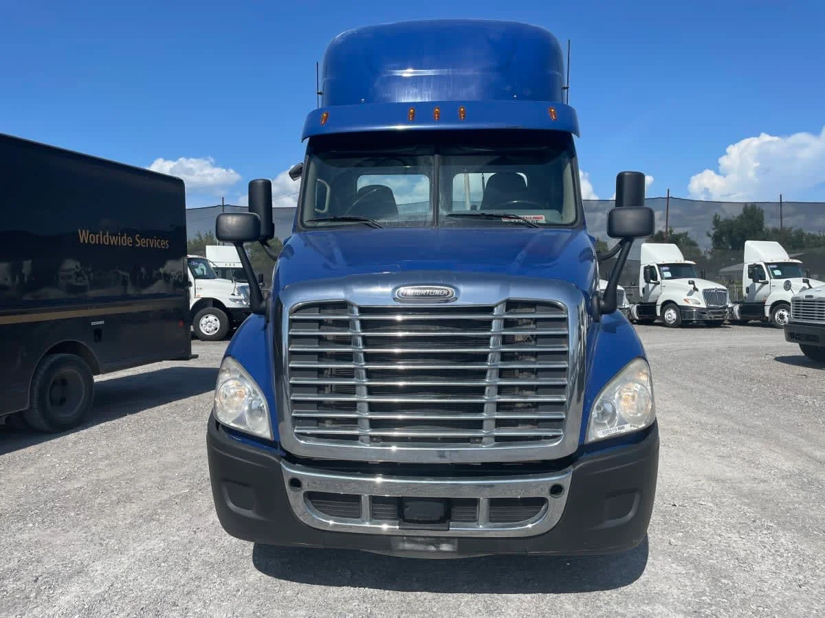 2020 Freightliner Cascadia in St. Rose, LA — photo 2