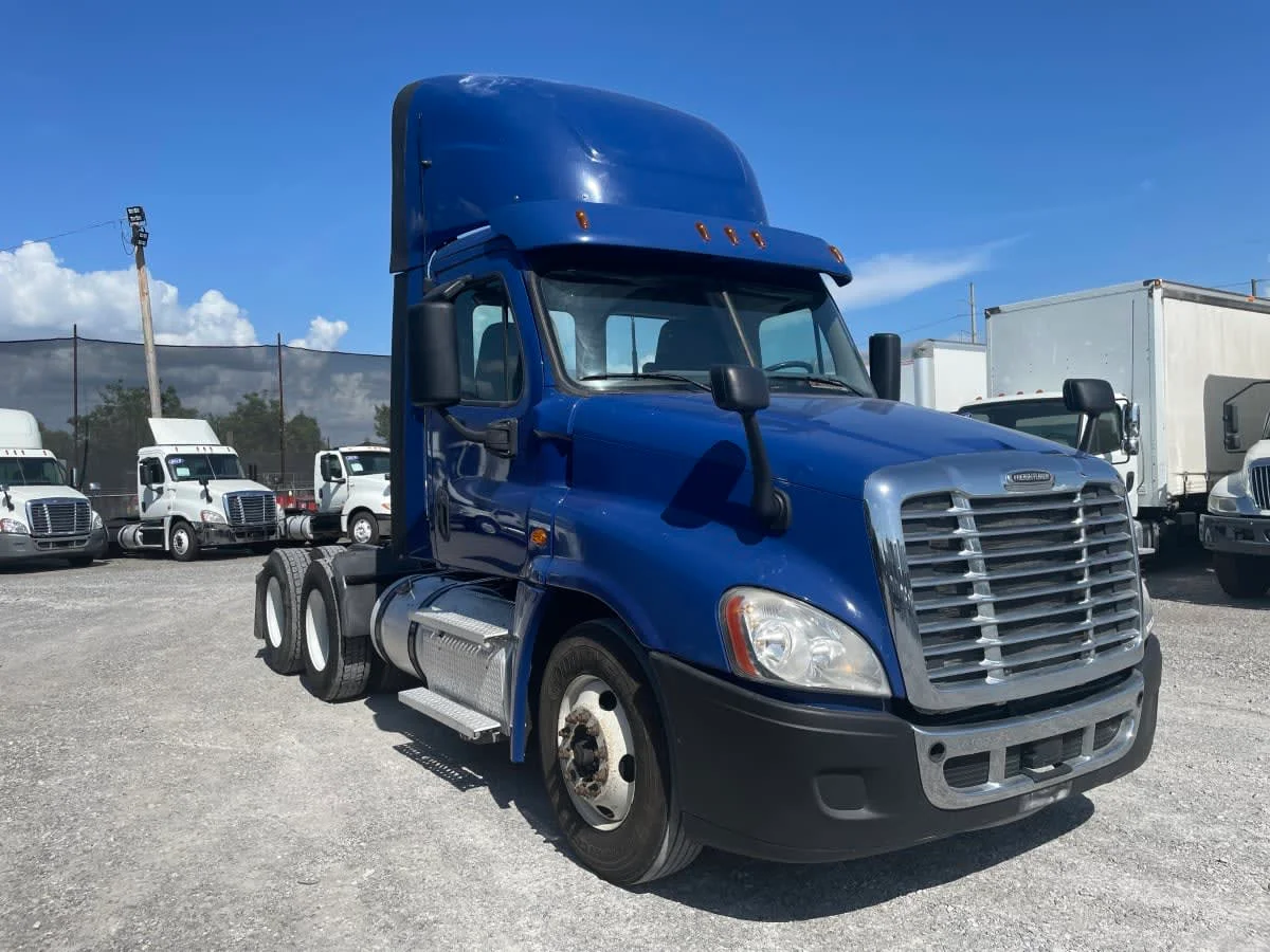 2020 Freightliner Cascadia in St. Rose, LA — photo 3