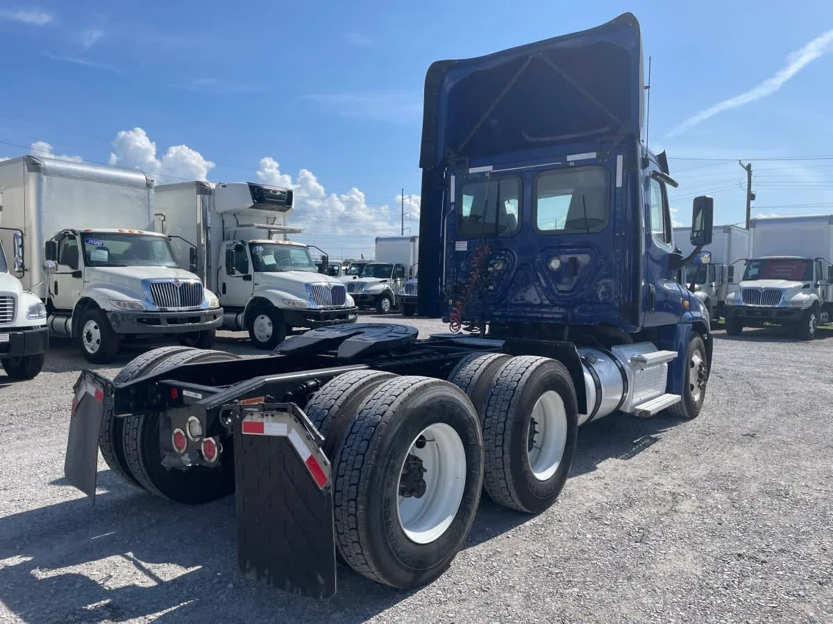 2020 Freightliner Cascadia in St. Rose, LA — photo 4