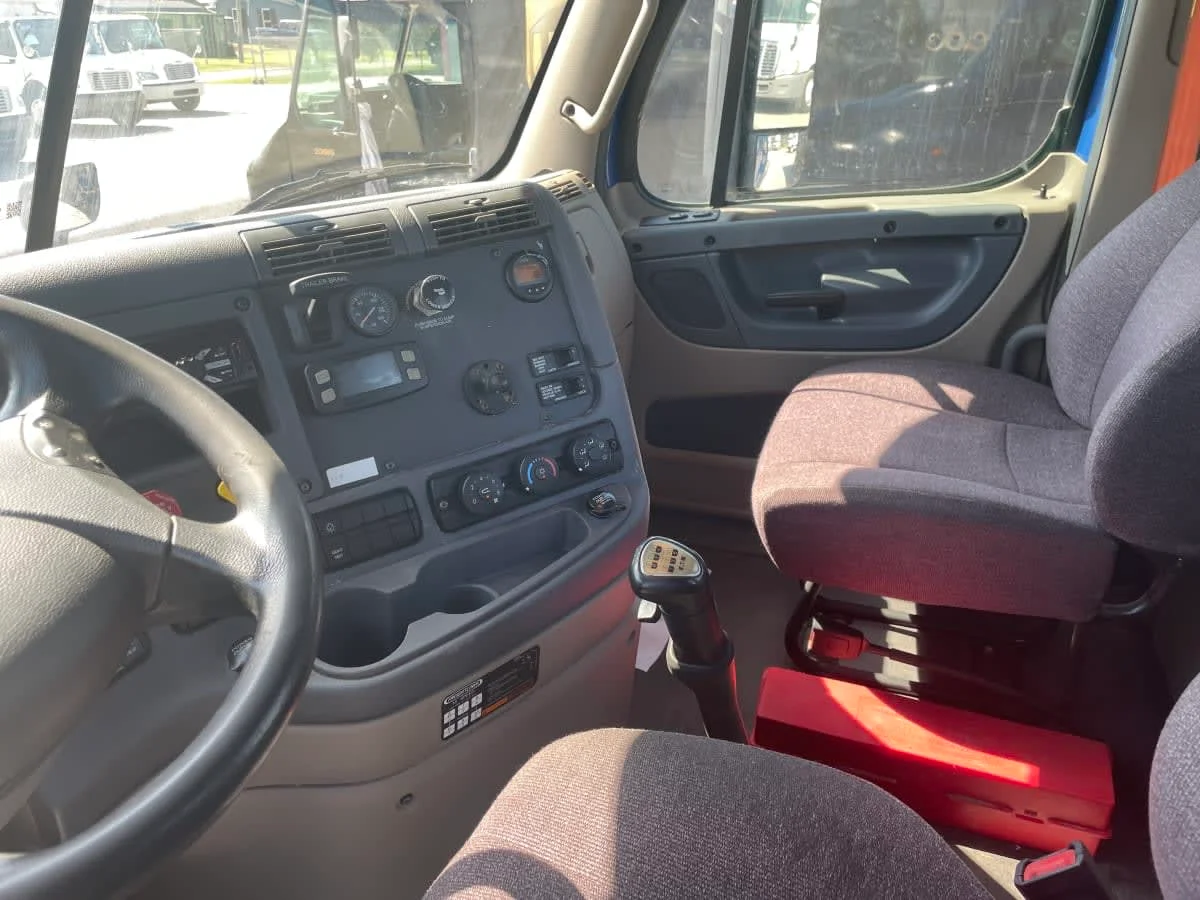 2020 Freightliner Cascadia in St. Rose, LA — photo 7