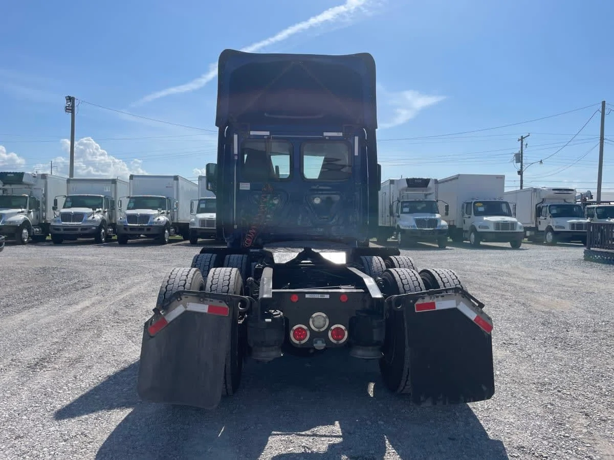 2020 Freightliner Cascadia in St. Rose, LA — photo 5