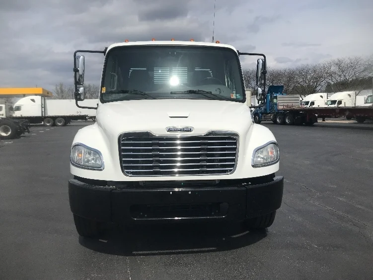 2019 Freightliner M2 106 - image 2