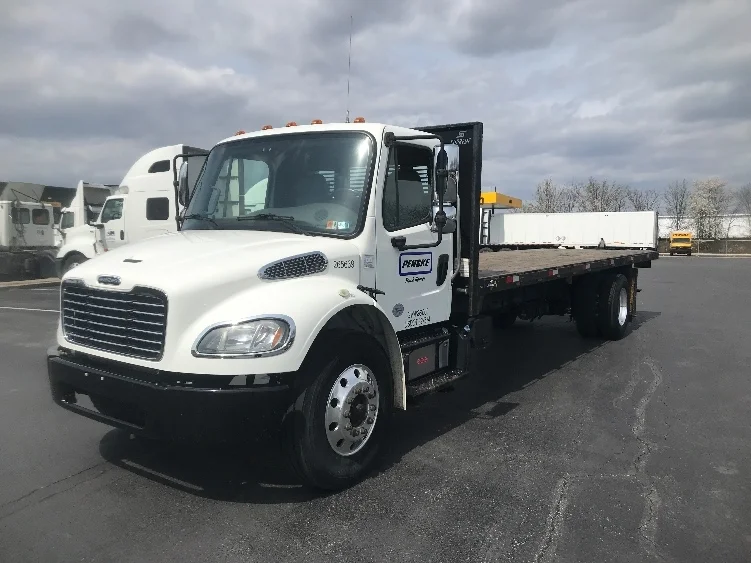 2019 Freightliner M2 106 - image 3
