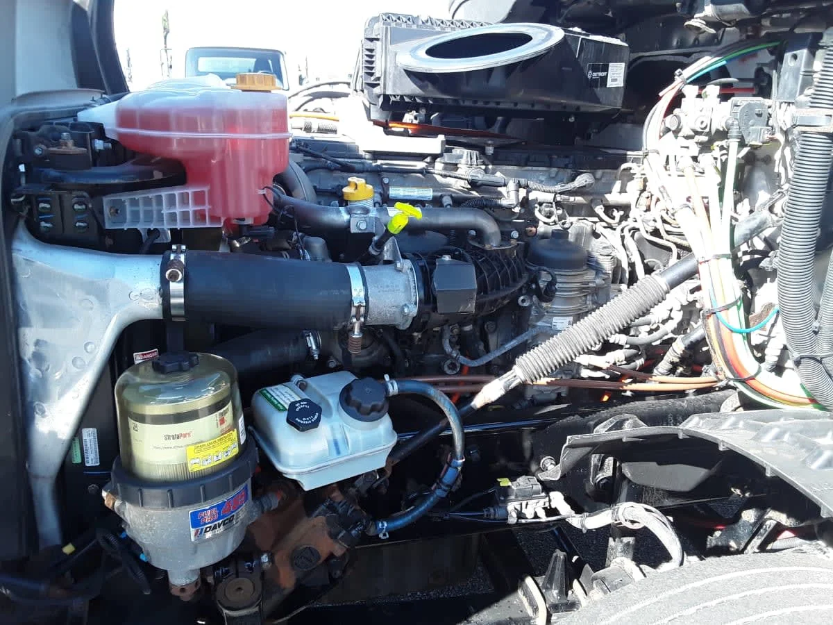 2019 Freightliner Cascadia - image 8