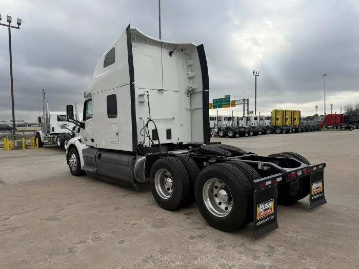 2021 Peterbilt 579 - image 4
