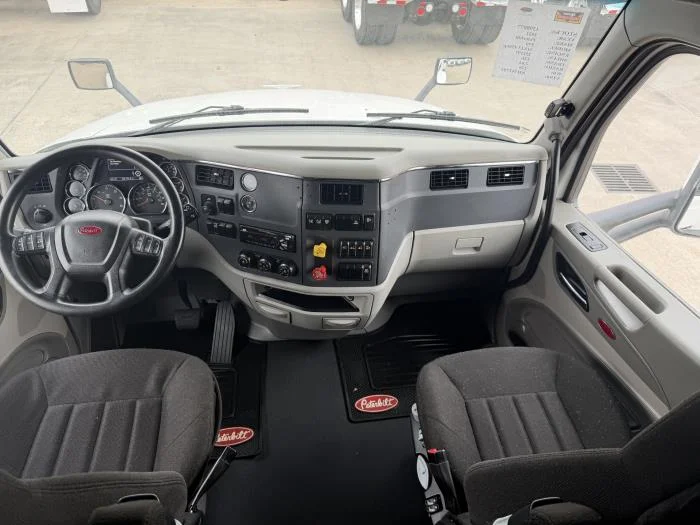 2021 Peterbilt 579 - image 36