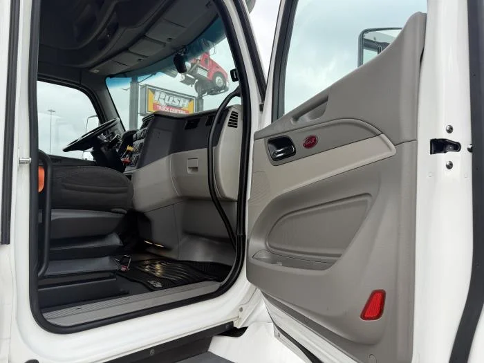 2021 Peterbilt 579 - image 23