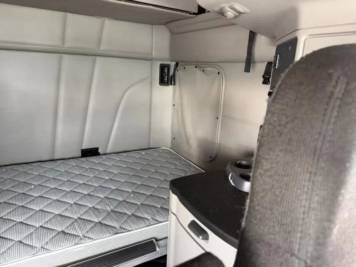 2021 Peterbilt 579 - image 34