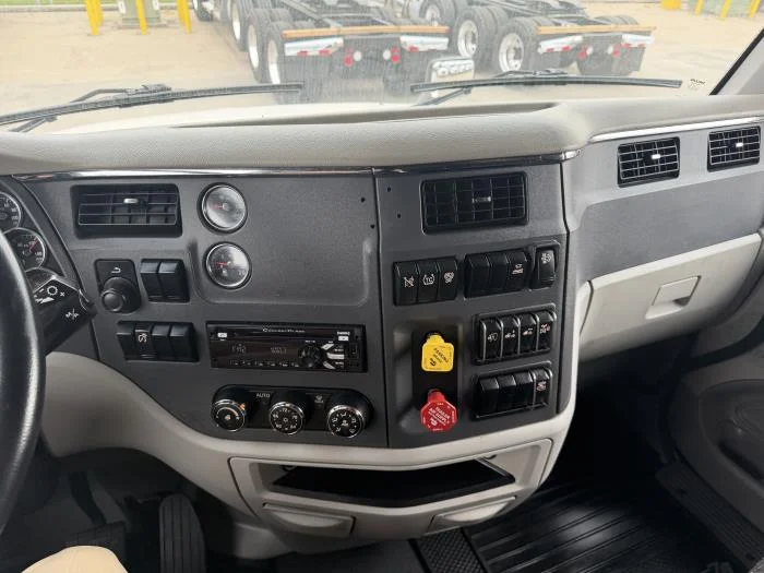 2021 Peterbilt 579 - image 38
