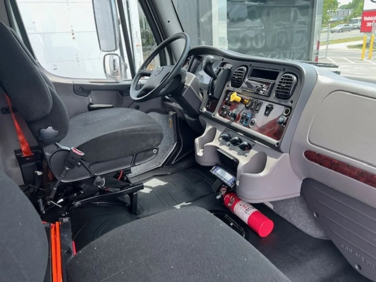 2020 Freightliner M2 106 - image 12